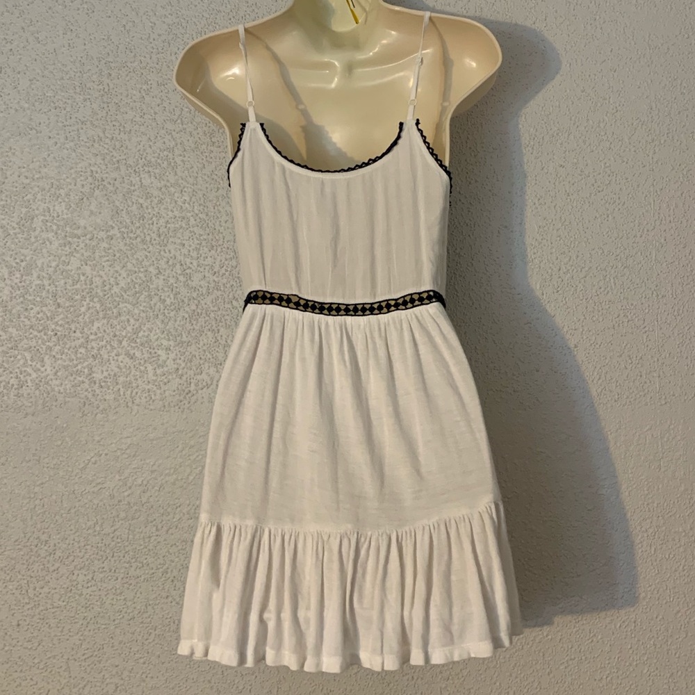BP white with blue floral embroidery tank - Picture 3 of 4